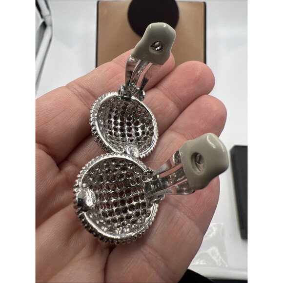 Vintage Ciner Signed Dome Cluster Rhinestone W/ Intricate Metalwork Clip Earring - Picture 3 of 7